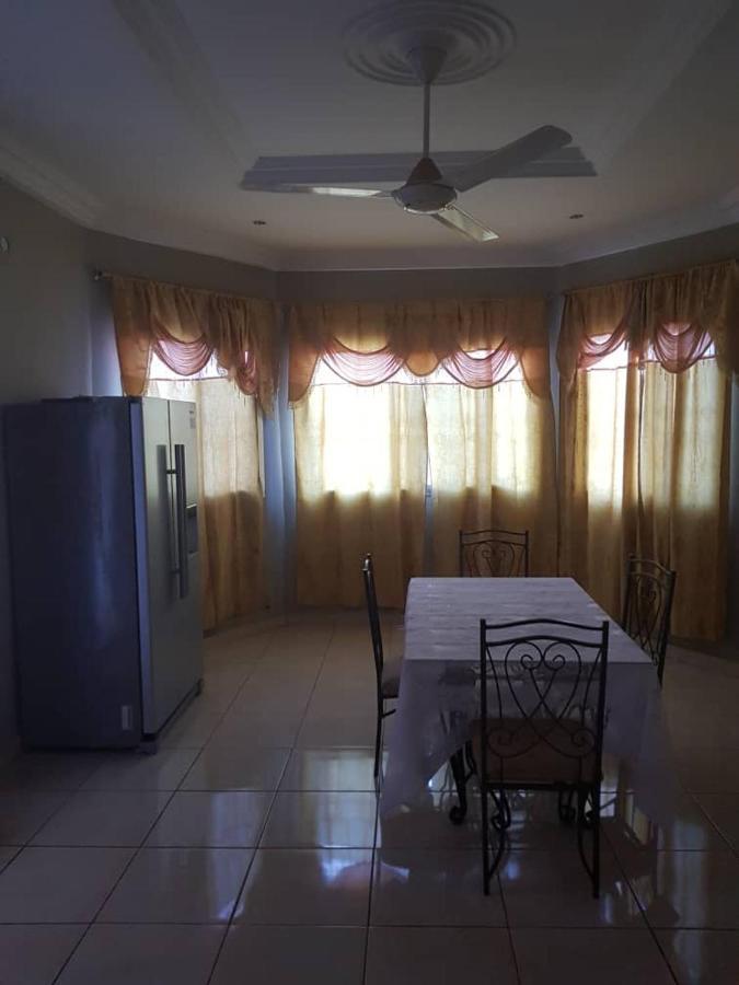 Touray Guest House Old Yundum Kültér fotó